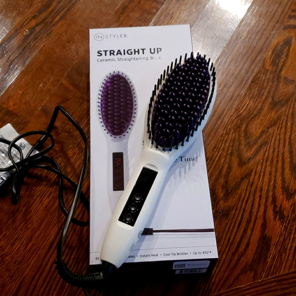 Ceramic straightening brush